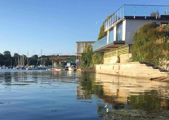 Solano A 2 Bedroom Waterside Villa In Falmouth