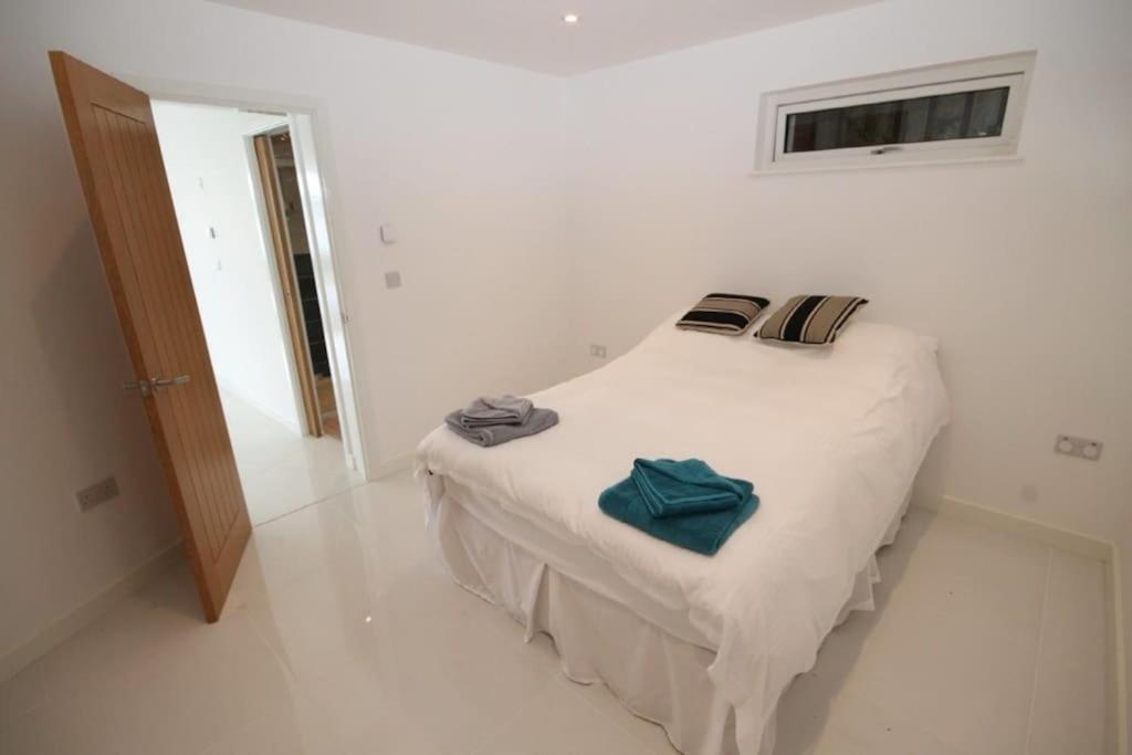 Solano A 2 Bedroom Waterside In Falmouth Flushing
