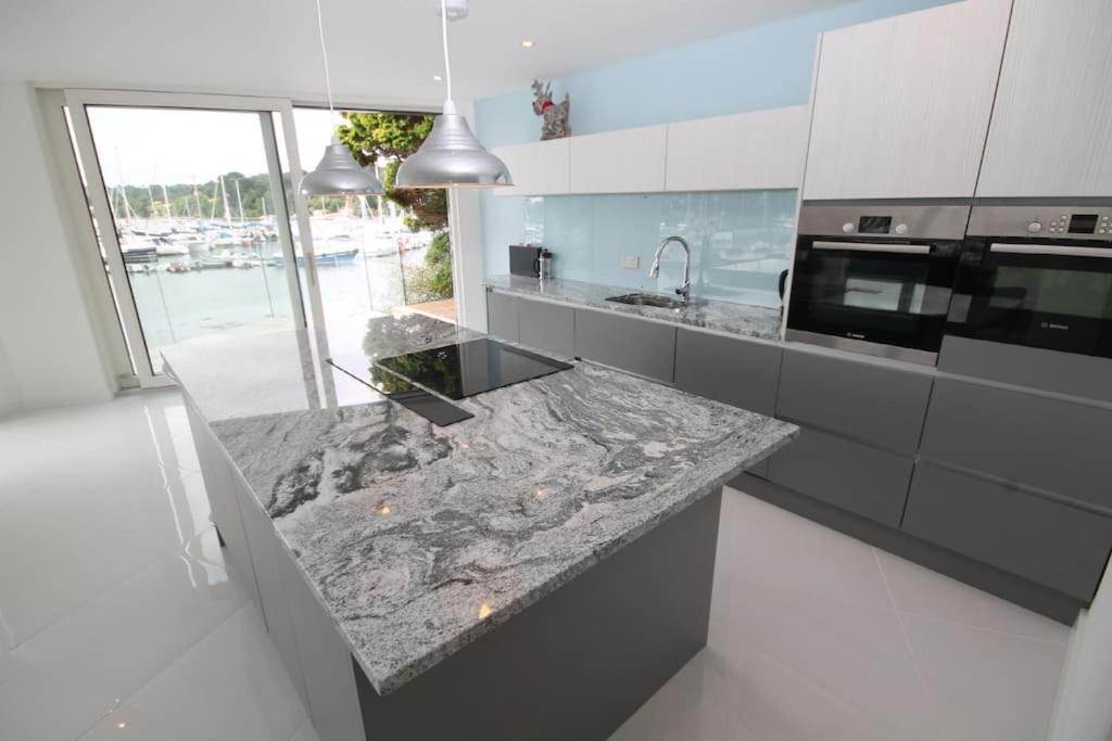 Villa Solano A 2 Bedroom Waterside In Falmouth Flushing